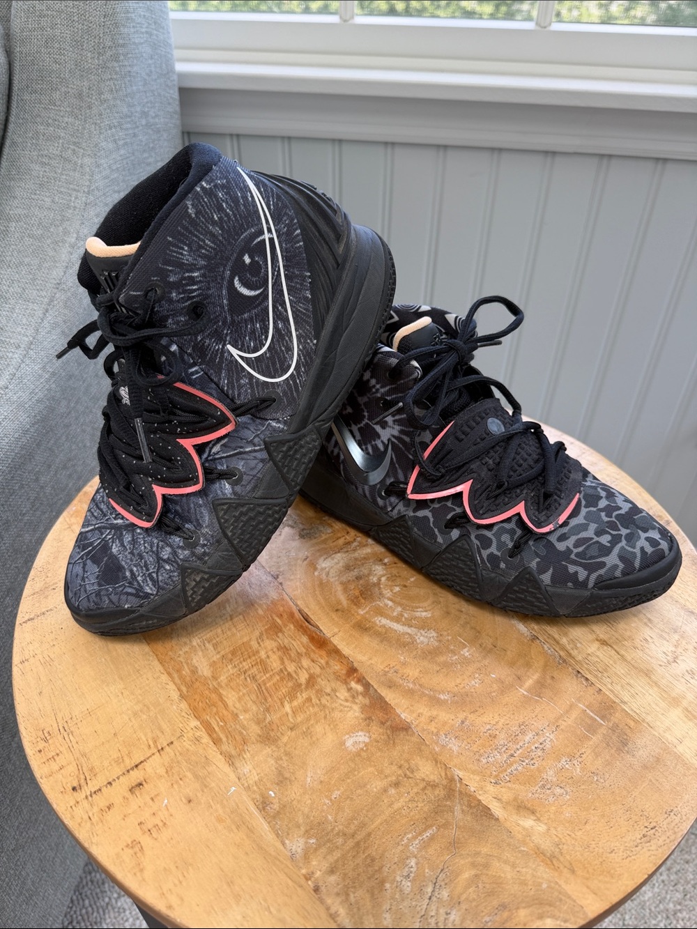 Nike Kyrie Hybrid S2 Iconic Style Basketball Shoes